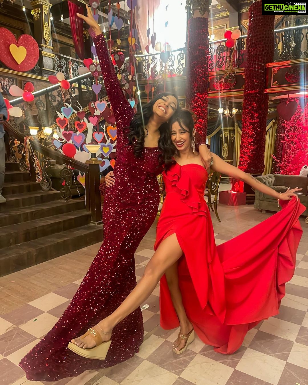 Maera Mishra Instagram - “And we fell after this but not in love ” aisa @aishwarya_khare ne bola😂❤️ PS- last post in this outfit I promise 🙈