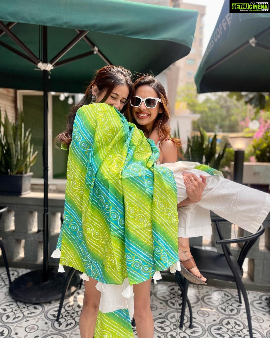 Maera Mishra Instagram - Holi haiiiii💥💥💥💥 with my favourites @parullchaudhry @maeramishra . . . . #bhagyalakshmi #holi #love #ootd #explore