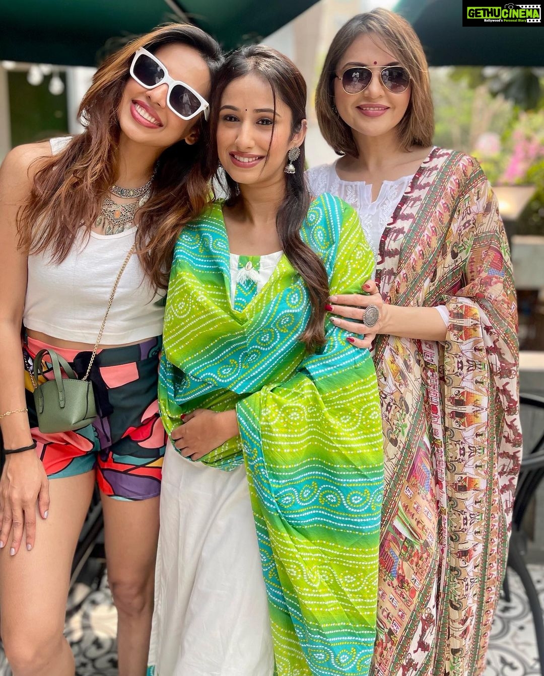 Maera Mishra Instagram - Holi haiiiii💥💥💥💥 with my favourites @parullchaudhry @maeramishra . . . . #bhagyalakshmi #holi #love #ootd #explore