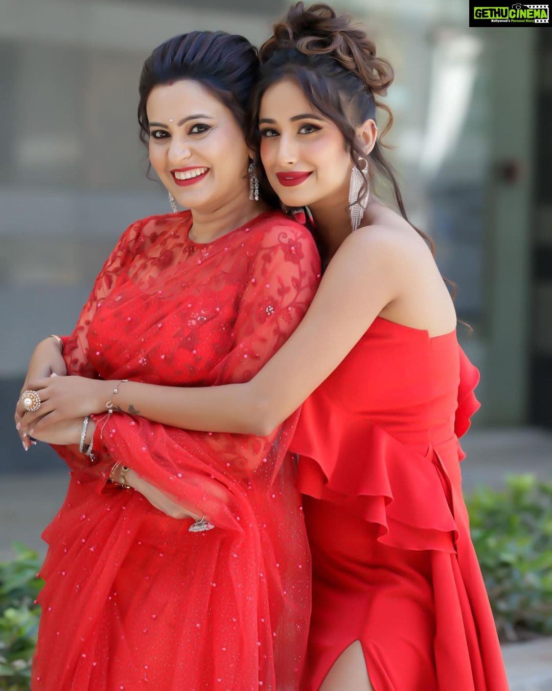 Maera Mishra Instagram - Hi Beautiful!❤️ #bhagyalakshmi #malishka #neelamoberoi #zeetv #zee @zeetv @bansalsmita_