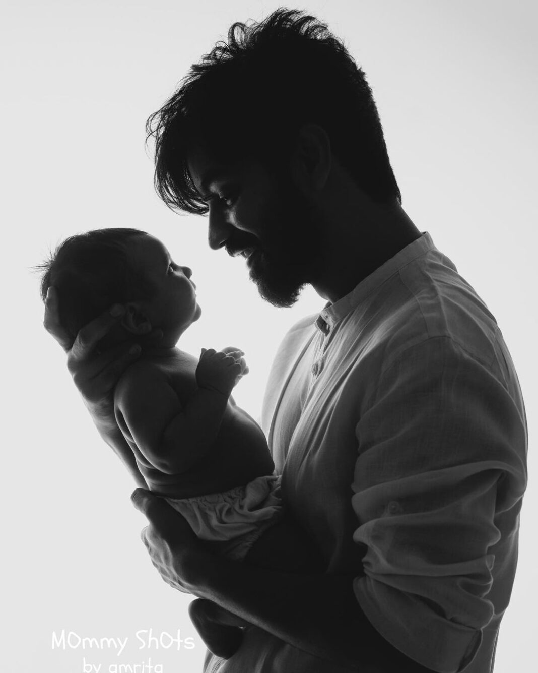 Mahat Raghavendra Instagram - 🤍🖤 📸 @mommyshotsbyamrita