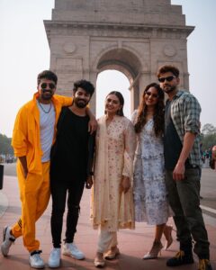 Mahat Raghavendra Instagram - @iamzahero @saqibsaleem & i met two fans of ours @ India gate while promoting for double xl.. do you know them ? I hear they are lil famous 😜😂
 #doublexl from nov 4th in cinemas

@ileadindia 

#womenforwomen #womenleaders

The Claridges as hospitality partner 

@theclaridgesnewdelhi @claridgescollection.1995 

#AnIconicAddress #TheClaridges #PurposefulLuxury