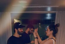 Mahat Raghavendra Instagram - Masti ka size bhi #DoubleXL hona chahiye 😂😂😂 How did you like this magic trick??? Wanted to try on @iamhumaq but she is not in town 😂😂😂 Starring @mahatofficial and @aslisona Shot by @iamzahero Special appearance by our director @satramramani 😂 #magicslap #masti #justjoking For more such masti please watch #DoubleXL in cinemas near you on 4th November 🙌🏼