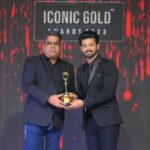 Mahat Raghavendra Instagram - Iconic gold best debutante award for DoubleXL - something I will cherish all my life ❤️ Beyond my expectation, a break in a Hindi movie ( What else one could ask for) All my inhibitions were taken away by a supportive star cast. It’s an honour as well as comforting to receive this especially when your hard work is being paid off. Thanks to jury for recognising and appreciating my work @iconicgoldaward Wouldn’t have ended up here without my brothers @satishfenn & @ashishrmohan 🤗 A shoutout to my producers @ashwinvarde @vipuldshahofficial & @saqibsaleem for putting your faith in me! Special thanks to my director @satramramani & writer / producer #mudassaraziz who felt I was well suited for the character “Srikanth” and aiding me in bringing out the best! Last but not the least Love you @iamzahero @iamhumaq & @aslisona for giving unconditional love and support through out this beautiful journey! And making me a part of your family! Love you guys a lot 😘🤗❤️ @artistmanagement_ind