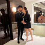 Mahat Raghavendra Instagram - Iconic gold best debutante award for DoubleXL - something I will cherish all my life ❤️ Beyond my expectation, a break in a Hindi movie ( What else one could ask for) All my inhibitions were taken away by a supportive star cast. It’s an honour as well as comforting to receive this especially when your hard work is being paid off. Thanks to jury for recognising and appreciating my work @iconicgoldaward Wouldn’t have ended up here without my brothers @satishfenn & @ashishrmohan 🤗 A shoutout to my producers @ashwinvarde @vipuldshahofficial & @saqibsaleem for putting your faith in me! Special thanks to my director @satramramani & writer / producer #mudassaraziz who felt I was well suited for the character “Srikanth” and aiding me in bringing out the best! Last but not the least Love you @iamzahero @iamhumaq & @aslisona for giving unconditional love and support through out this beautiful journey! And making me a part of your family! Love you guys a lot 😘🤗❤️ @artistmanagement_ind