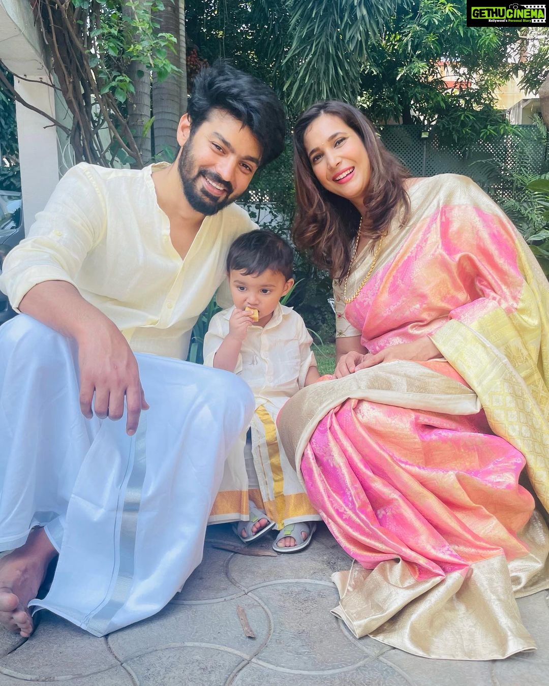 Mahat Raghavendra Instagram - Wish you all a very #happypongal & #happysankranti ❤️ #pongal2023 with my loved ones 🤗 @alagiridhaya @whatistheraveabout @mishraprachi @adhiyamanraghavendra