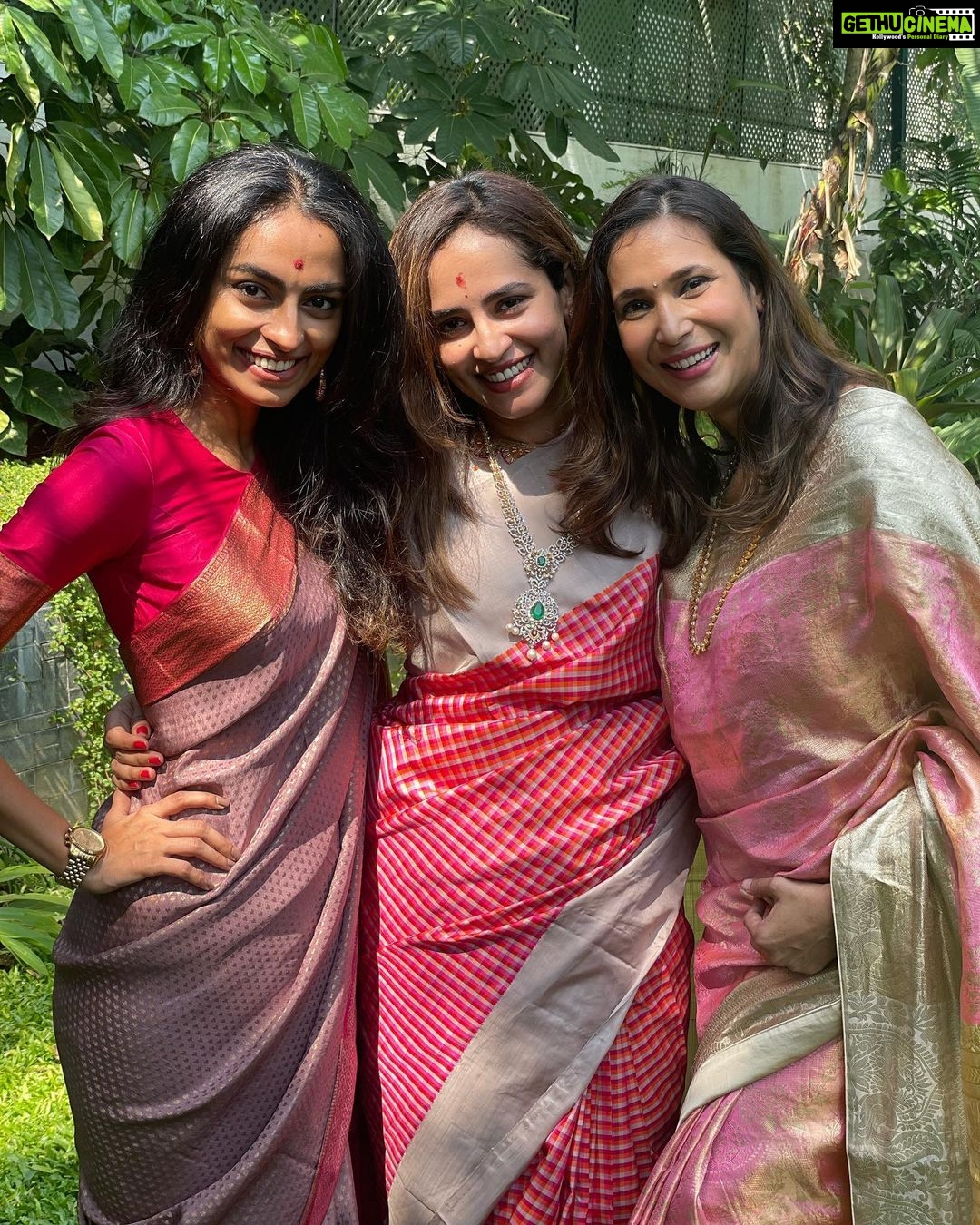 Mahat Raghavendra Instagram - Wish you all a very #happypongal & #happysankranti ❤️ #pongal2023 with my loved ones 🤗 @alagiridhaya @whatistheraveabout @mishraprachi @adhiyamanraghavendra