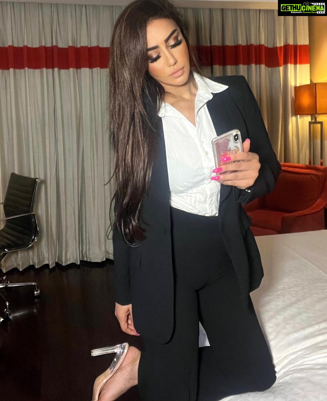 Mahek Chahal Instagram - Look, at the end of the day, we do what we do because it SUITS us. Mumbai, Maharashtra