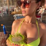 Mahek Chahal Instagram - Girls just wanna have sun. ☀️🔆🌞. #sun #cocktails #beachlife #relax #metime #thinkverylittle #happiness #loveyou #sunglasses #actor #naturelover
