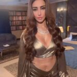 Mahek Chahal Instagram - Bling it on ⭐️🌟💫✨ #star #bling #glam #party #womanfashion #bronze #lookoftheday #actor #mahekchahal #naagin6 #instareels Mumbai, Maharashtra
