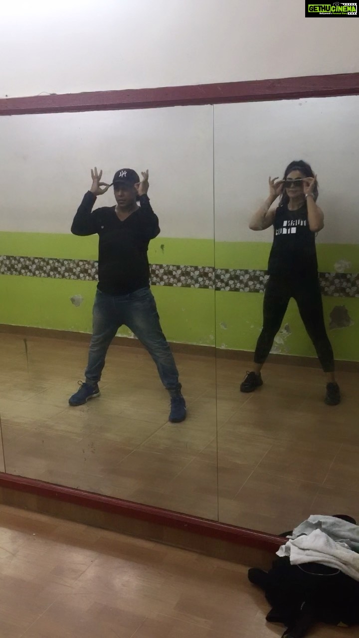 Mahek Chahal Instagram - #KalaChashma #dance #love #performer #stage #mahekchahal #actorslife #reels #bollywood #naagin6 #instagood