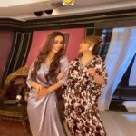 Mahek Chahal Instagram – That’s what NAAGINS do.. wiggle wiggle wiggle 🐍🤣😜🤣😜🤣 @maheckchahal .. this is crazy on so many levels hahaha🙈 also can’t believe I made my director @directorhuzaifaali shoot this 🤣🤣🤣🤣🙈😜
:
:
#urvashidholakia #reeks #instafun #instagood #instagram #reelitfeelit #naagin6 #bts #crazy #mad #fun #reelsinstagram #reelsindia