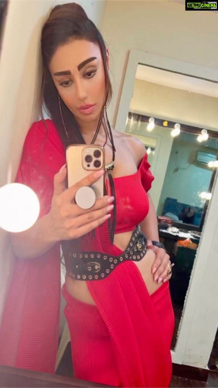 Mahek Chahal Instagram - #indianoutfit #workmode #indianfashion #mirrorselfie #actor #mahekchahal #naagin6