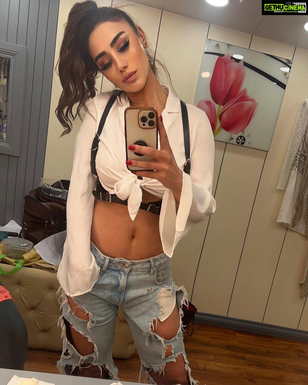 Mahek Chahal Instagram - #workmode #actor #actorslife #style #jeans #bollywood #indiangirl #makeupandhair #camera #shooting Film City