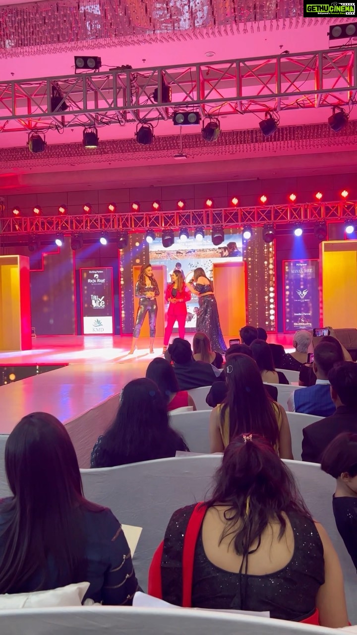 Mahek Chahal Instagram - I was invited as the chief guest at Grand Business Beauty Awards in Ahmedabad. Event organised by …….. @monikasharmaa_official Special Thanks to …. @pooja.singh3105 Artist Mangement @pinnaclecelebs @umesh_celebrity_manager #mahekchahal #chiefguest #beautyawards #fashion #reach #style #fans #feed #instareels #reelkarofeelkaro #ootd #greatful #explore Ahmedabad, India