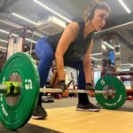 Mahek Chahal Instagram - Saturday done right 💪🏻 #sumosquats #hiptrust #weights #womenwholift #ﬁtness #actor #healthylifestyle #strengthtraining #love #healthyfood UFC GYM Bandra