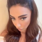 Mahek Chahal Instagram – The only reason a woman should ever look down is to show off her eyeshadow 👀. #makeup #maheckchahal #naagin6 #film #camera #reels #instagood #janetjackson #eyemakeup India