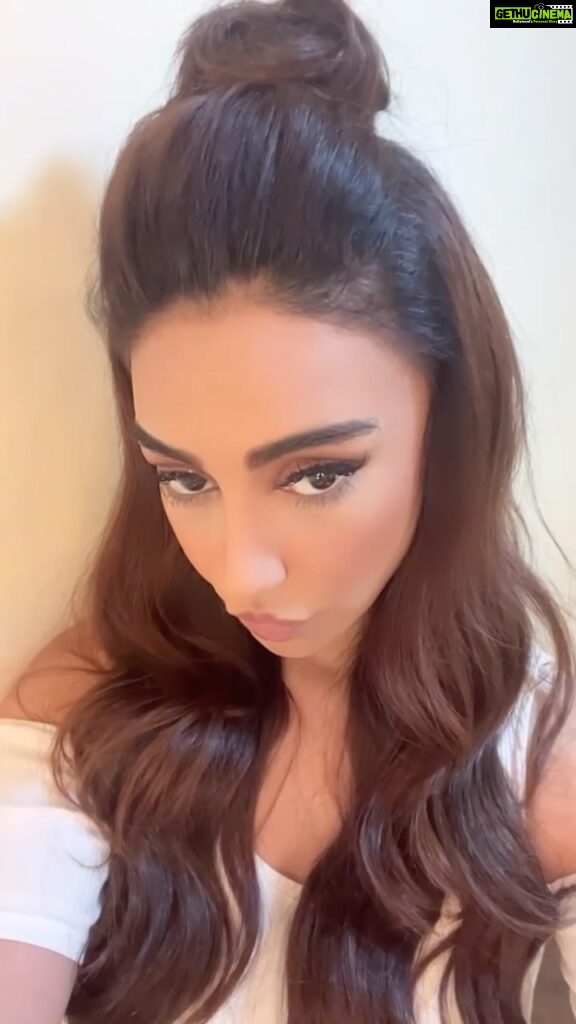 Mahek Chahal Instagram - The only reason a woman should ever look down is to show off her eyeshadow 👀. #makeup #maheckchahal #naagin6 #film #camera #reels #instagood #janetjackson #eyemakeup India