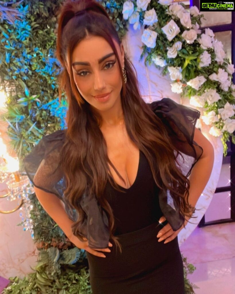 Mahek Chahal Instagram - Hello 👋🏻 Outfit by @sacorina India