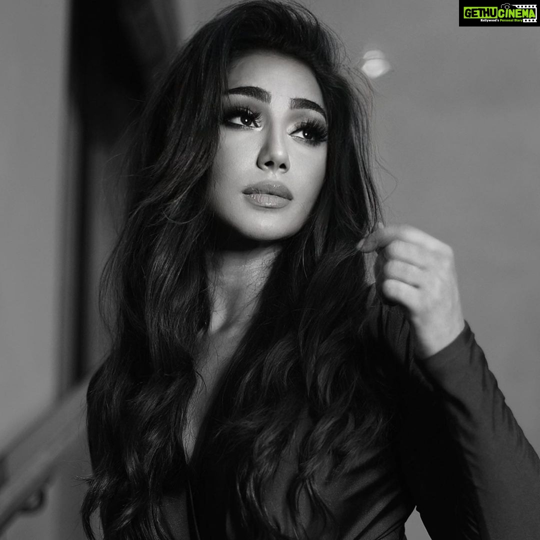 Mahek Chahal Instagram - LOST 🖤 Bandra West