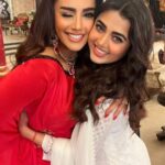 Mahek Chahal Instagram – A perfect birthday on sets of #Naagin6 with my dear friends and colleges.Thank u to the full crew for all the love .It really warmed my heart . 🎂🌹❤️🙏🏻@tejasswiprakash @sudhaachandran @singhranjankumar @shivangi_a_gandhi @__kirru__ Killick Nixon Studios, Chandiwali