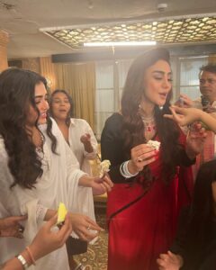 Mahek Chahal Instagram - A perfect birthday on sets of #Naagin6 with my dear friends and colleges.Thank u to the full crew for all the love .It really warmed my heart . 🎂🌹❤️🙏🏻@tejasswiprakash @sudhaachandran @singhranjankumar @shivangi_a_gandhi @__kirru__