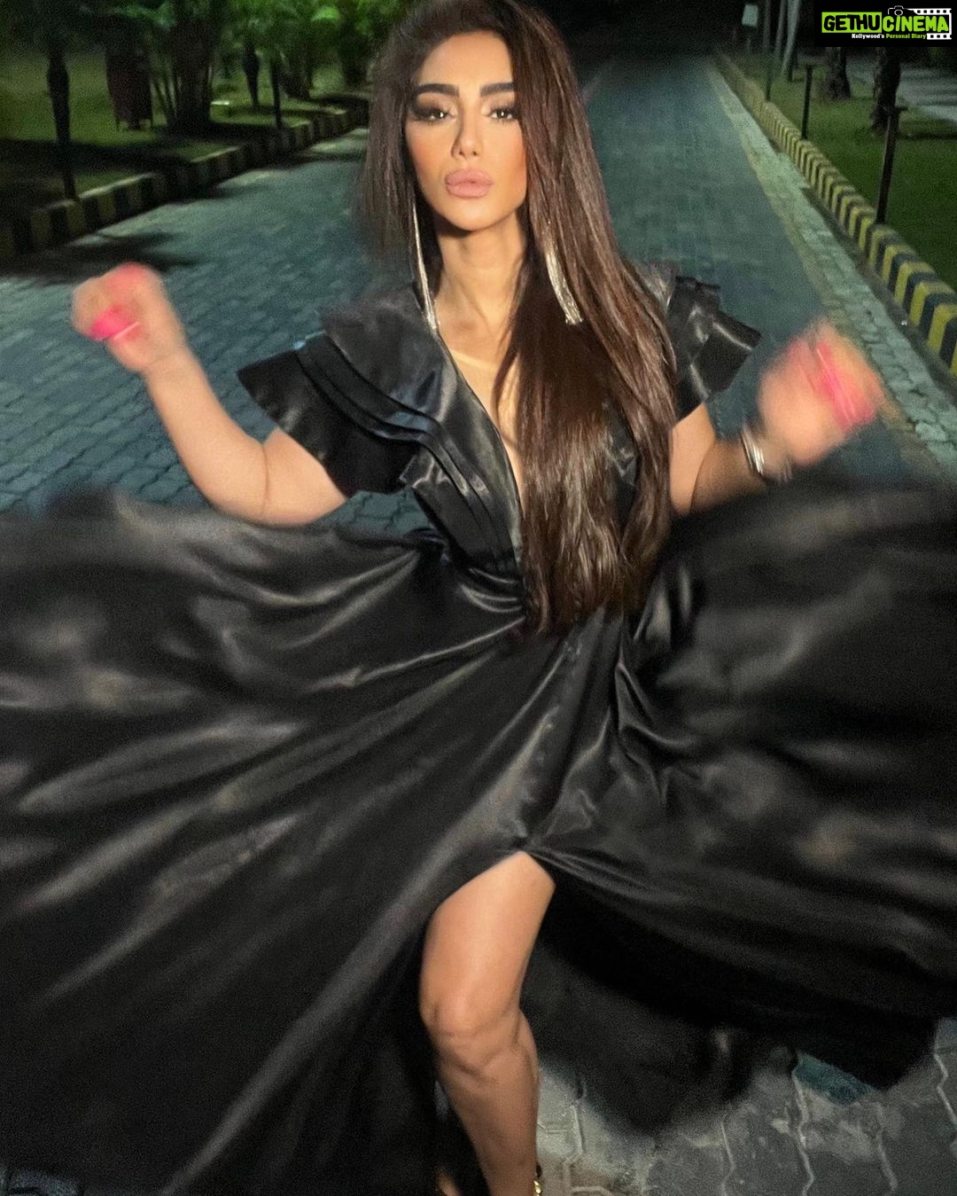 Mahek Chahal Instagram - A black dress is the oxygen of fashion. Abt last night event in #Nepal with @silverbell.networks @nik446 Outfit by @mukeshrathoreofficial_