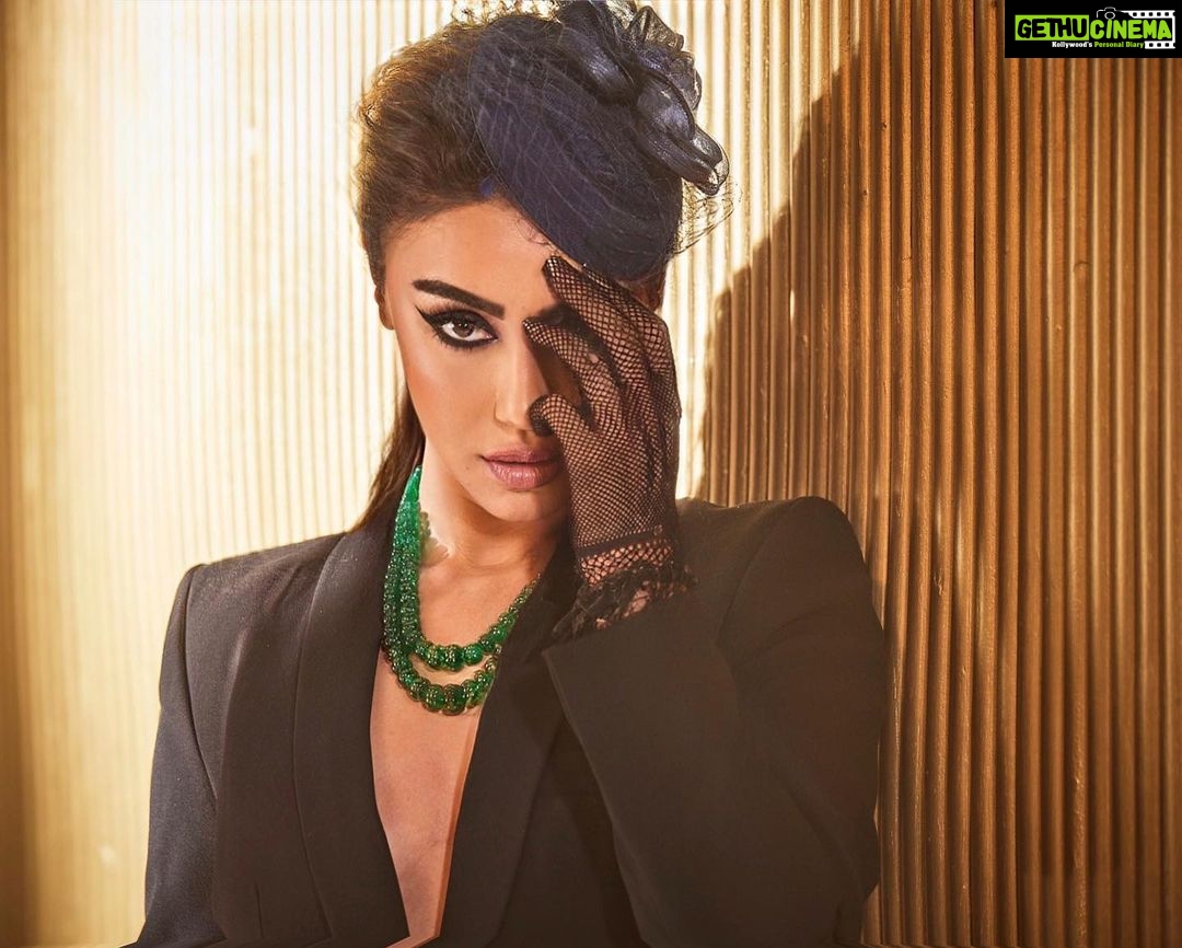 Mahek Chahal Instagram - Shot by @abhishekkhandelwal08. Jewlery by @jaipurjewelleryshow Styled by @hoorvi.j.valaya Make up by @ankchikara.artistry Creative by @sfactor.besocial @vrindaarora Rosé Amer