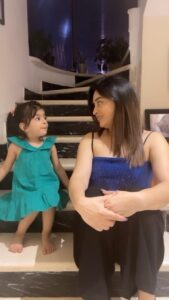 Mahhi Vij Instagram - Isko sab songs ke lyrics kaise pata hai 😝😝😝😝😝