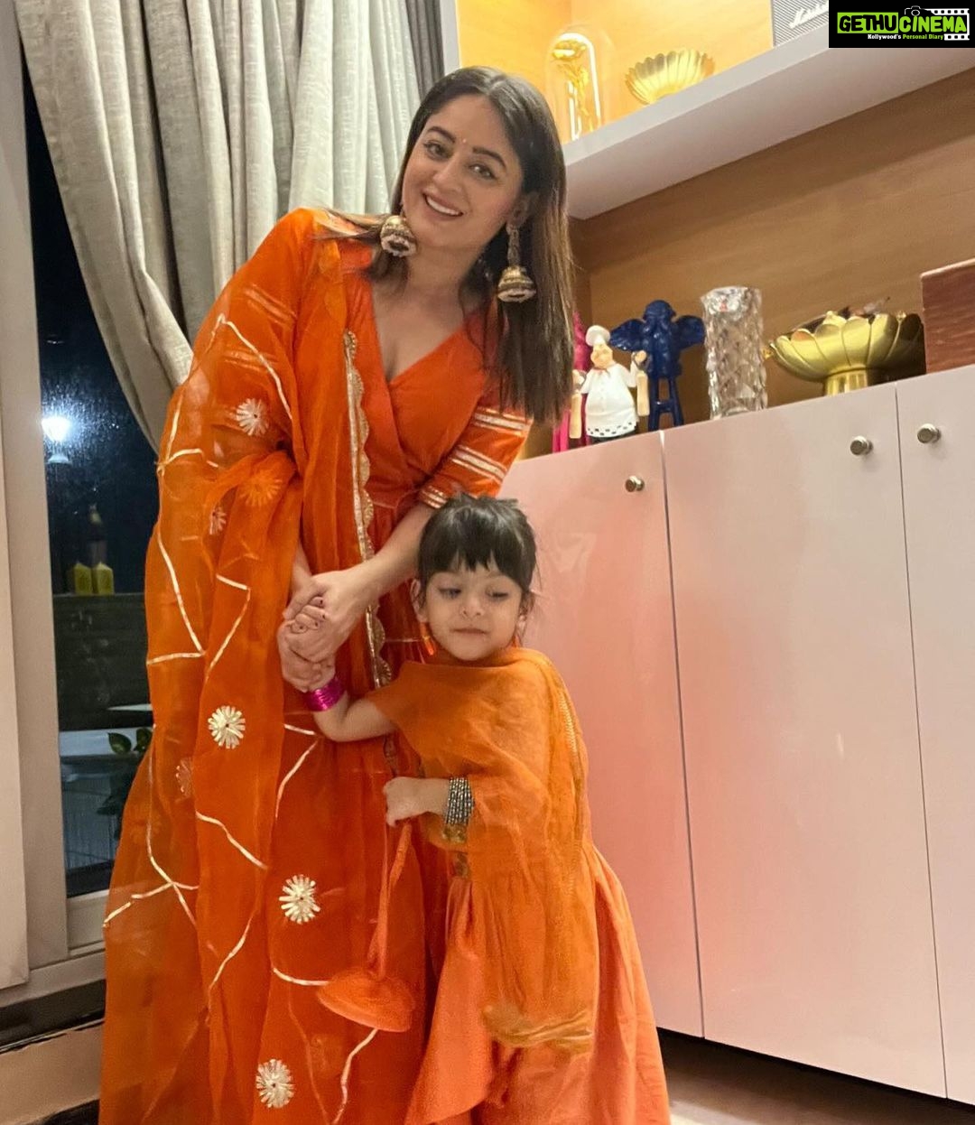 Mahhi Vij Instagram - #AachhoNaari ✨ Fierce, playful, and powerful💖 @mahhivij enjoying her celebratory time with daughter @tarajaymahhi in our Neria Gotapatti Suit set✨ Celebrate Diwali wearing Aachho and tag us using the #AachhoNaari ✨ Shop now from our website. www.aachho.com #aachho #diwalispecial #aachhonaari #diwaliwithaachho #mahhivij #diwaliparty #celebritycouple