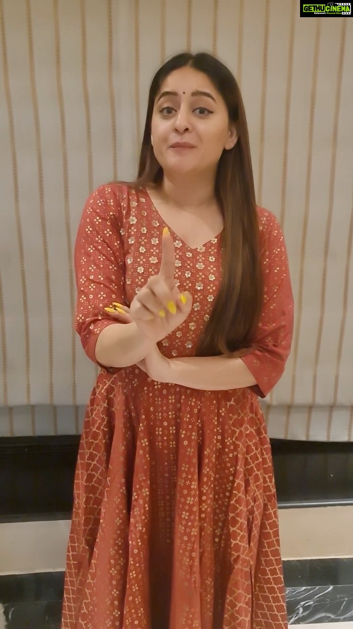 Mahhi Vij Instagram - Dikhao apna hookstep just like me Dekhiye #RavivarWithStarParivar, aaj raat, 8 baje, Star Plus par. Aur aapki favourite team kaunsi hai comments mein zarur bataiye, use kijiye #RavivarWithStarParivar #TeamBCHDWins @starplus