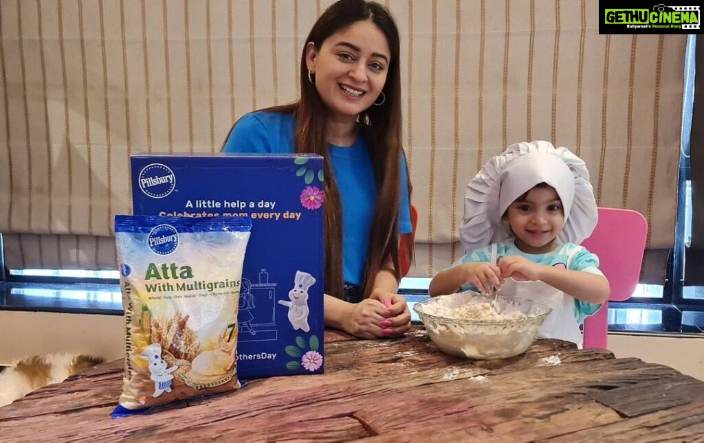 Mahhi Vij Instagram - My sweet little Tara and Pillsbury doughboy Have made this Mother’s Day One to remember ✨ Tara and I had so much fun while making kathi rolls using Pillsbury atta It’s moments like these we remember and keep in our heart forever Make your Mother’s Day as amazing as ours by participating in Pillsbury Mother’s Day Contest Go to @Pillsbury_in and tell us How can you make your mom’s day a little special everyday by using the hashtag #hardinmothersday