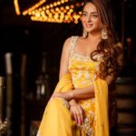 Mahhi Vij Instagram - Live life in warm yellows 🍏🍏🍏🍏🍏🍏🍏🍏 Outfit @frontierraas Jewellery @meraki.mumbai Styled by @stylebysaachivj Assisted by @sanzimehta777 @nehha_o @styledbynikinagda Pic @iam_kunalverma