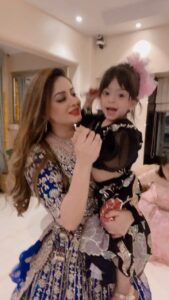 Mahhi Vij Instagram - My daughter the moment she sees her naani she forgets everything this is actually making me so proud of her.Tara is growing up so well,caring,loving,giving.The way she greets everyone.. her way of saying Jai mata di … asking everyone around while eating if they had food.Aap chai piyoge coffee piyoge unbelievable
