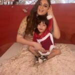Mahhi Vij Instagram - 🎈🎈bcoz my daughter loves this song Before u guys start judging tara saw me leaving for shoot woke up to be with her mumma n when I was making reel she insisted to be in the reel bcoz she loves the song… 🙏