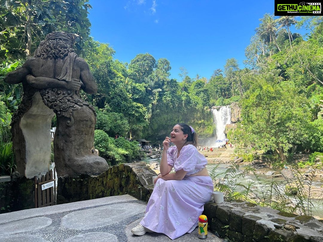Mahhi Vij Instagram - Don’t miss the water bottle😝😝 This is Ubud waterfall This is clicked by the cleaner at oma restaurant Must say what a capture 🤩🤩