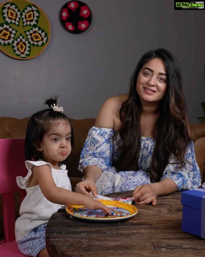 Mahhi Vij Instagram - Contest Alert! π¨ Okay, you guys have to agree, this was the sweetest challenge ever by @niveaindia & @smriti_khanna making cards for loved ones! We loved it! Do you have more such ideas to #ShareTheCare this Diwali & celebrate with loved ones? Comment now tagging @niveaindia β¦ and you can win this beautiful #NVEAFestiveCare hamper! π It has our favourite #NIVEACreme tins in these festive avatars and so many fun goodies! Start commenting!! π₯³ #collaboration