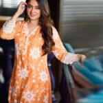 Mahhi Vij Instagram – Let your inner glow shine!  You never know how much positivity you can radiate….

👗: @shopmulmul 
📸: @prashantsamtani
💄: @makeupbyrishabk 
📍: @bandramitron 
Team: @brandnbuzz