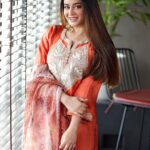 Mahhi Vij Instagram – Smile 

@rawish_designs 👗 
@ilhamgoni 
Pic @prashantsamtani 
Makeup @makeupbyrishabk 
Team @brandnbuzz
Location @bandramitron