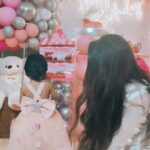 Mahhi Vij Instagram – ❤️❤️❤️❤️

Decor @party.perfetto 
Cake @playing_oven 
Tara s dress @darleen.couture