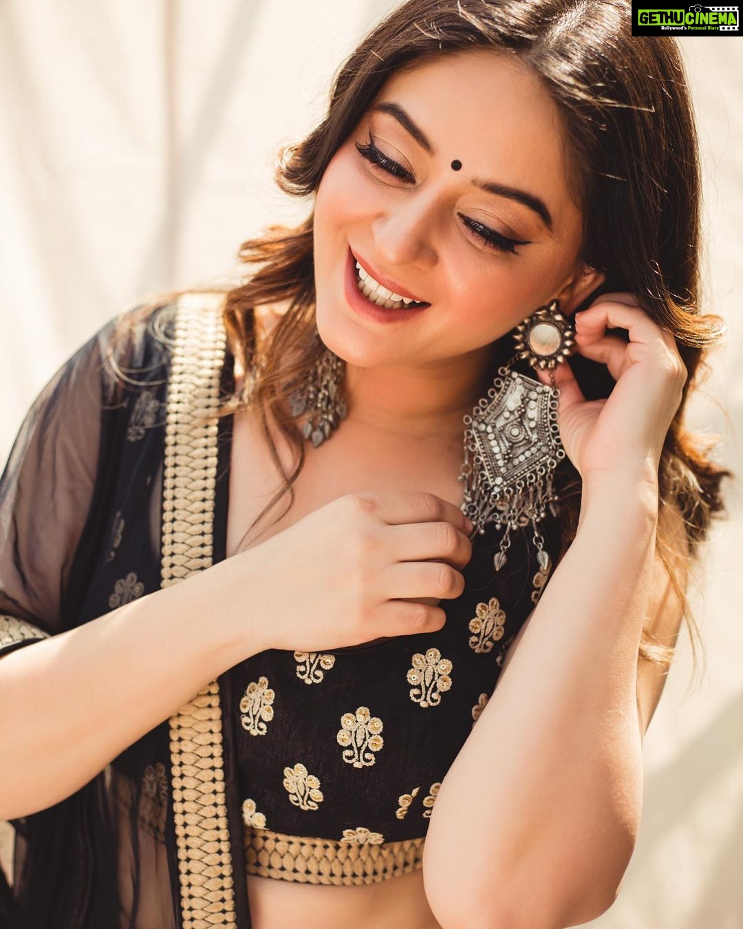 Mahhi Vij Instagram - Everything is empty if you are 💜