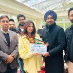 Mahira Sharma Instagram - 🎬 Shree Ganesh 🙏🏻 #lehmberginni ♥️ @omjeestarofficial @munishomjee @ranjitbawa 🇬🇧 London, United Kingdom