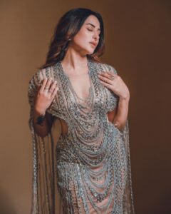 Mahira Sharma Instagram - 𝓉𝒶𝓀𝑒 𝒶 𝒹𝑒𝑒𝓅 𝒷𝓇𝑒𝒶𝓉𝒽 𝒶𝓃𝒹 𝓁𝑒𝓉 𝒾𝓉 𝑔𝑜 𝒷𝒶𝒷𝓎

.
.
.

Outfit : @laxmikrishnaofficial 
Styled by : @tiara_gal @akansha.27
💄: @puneet_makeovers 
👠: @urbantoes