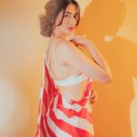 Mahira Sharma Instagram - Raah toh badi seedhi hai , modh toh saare mann ke hain …… : : Outfit - @komalsandhu14 📸- @theenigmaticdrummer 💄- @makeupbynainagoel