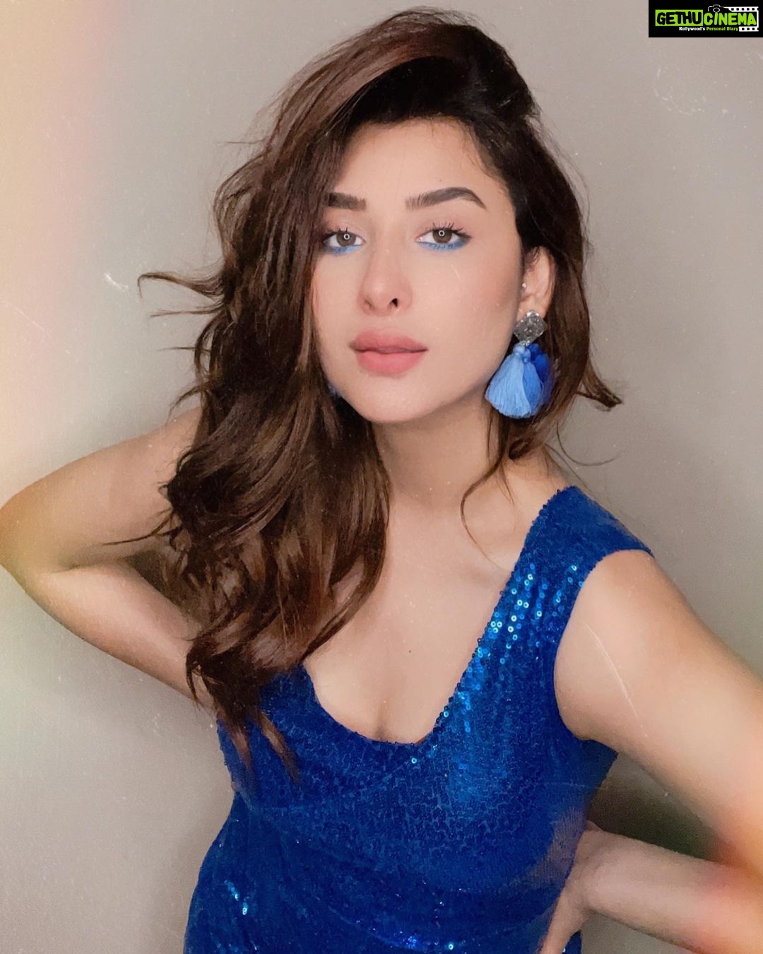 Mahira Sharma Instagram - Bling it on 🌀