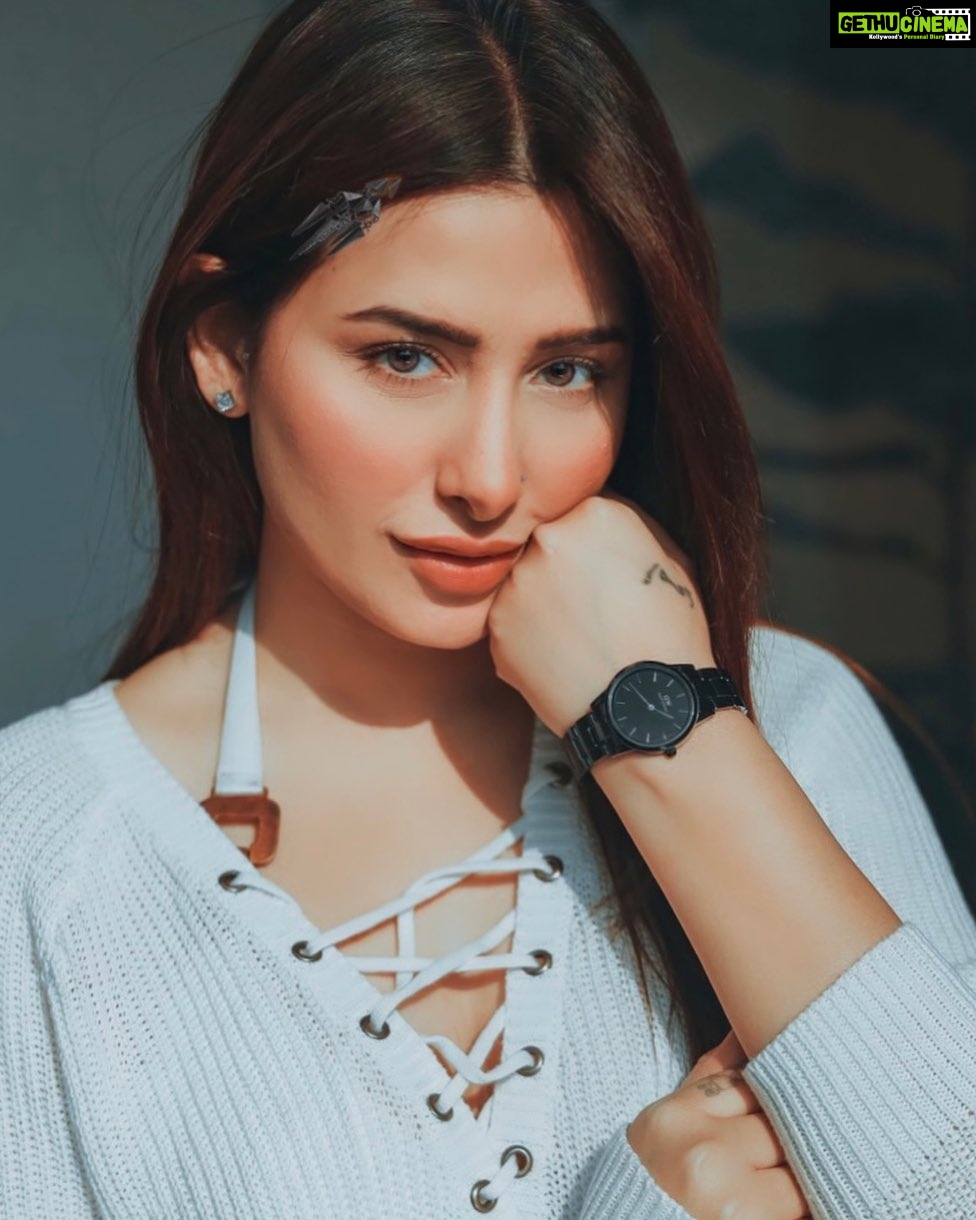 Mahira Sharma Instagram - Shopping Rule: If it's not black, put it back! So excited to introduce the all new Ceramic watch by @danielwellington! The ceramic finish of this watch has my heart! Use my code MAHIRA to get a 15% off on yours! #IconicLinkCeramic #TheLittleBlackWatch