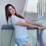 Mahira Sharma Instagram - The art of eye contact 💙 Downtown Dubai