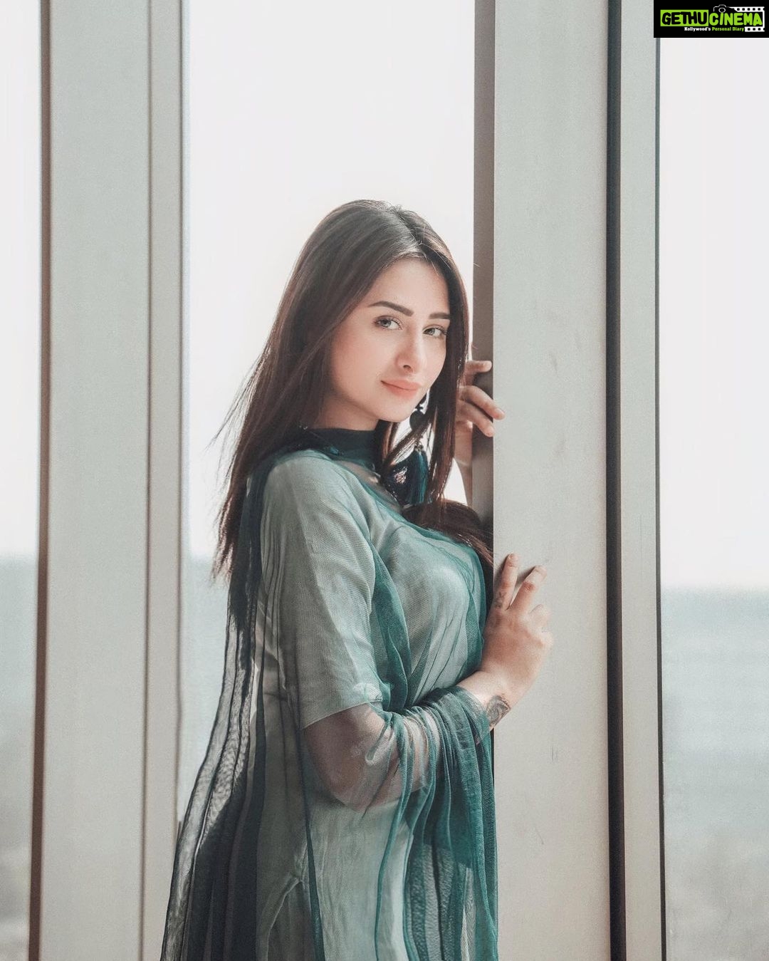 Mahira Sharma Instagram - You are exactly where you need to be trust the process. Trust 🌟 Dubai
