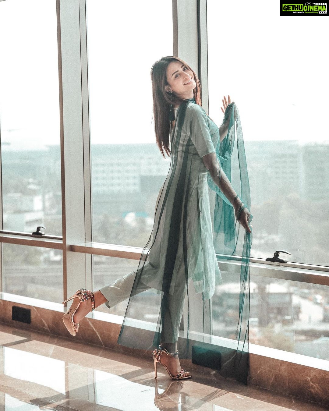 Mahira Sharma Instagram - You are exactly where you need to be trust the process. Trust 🌟 Dubai