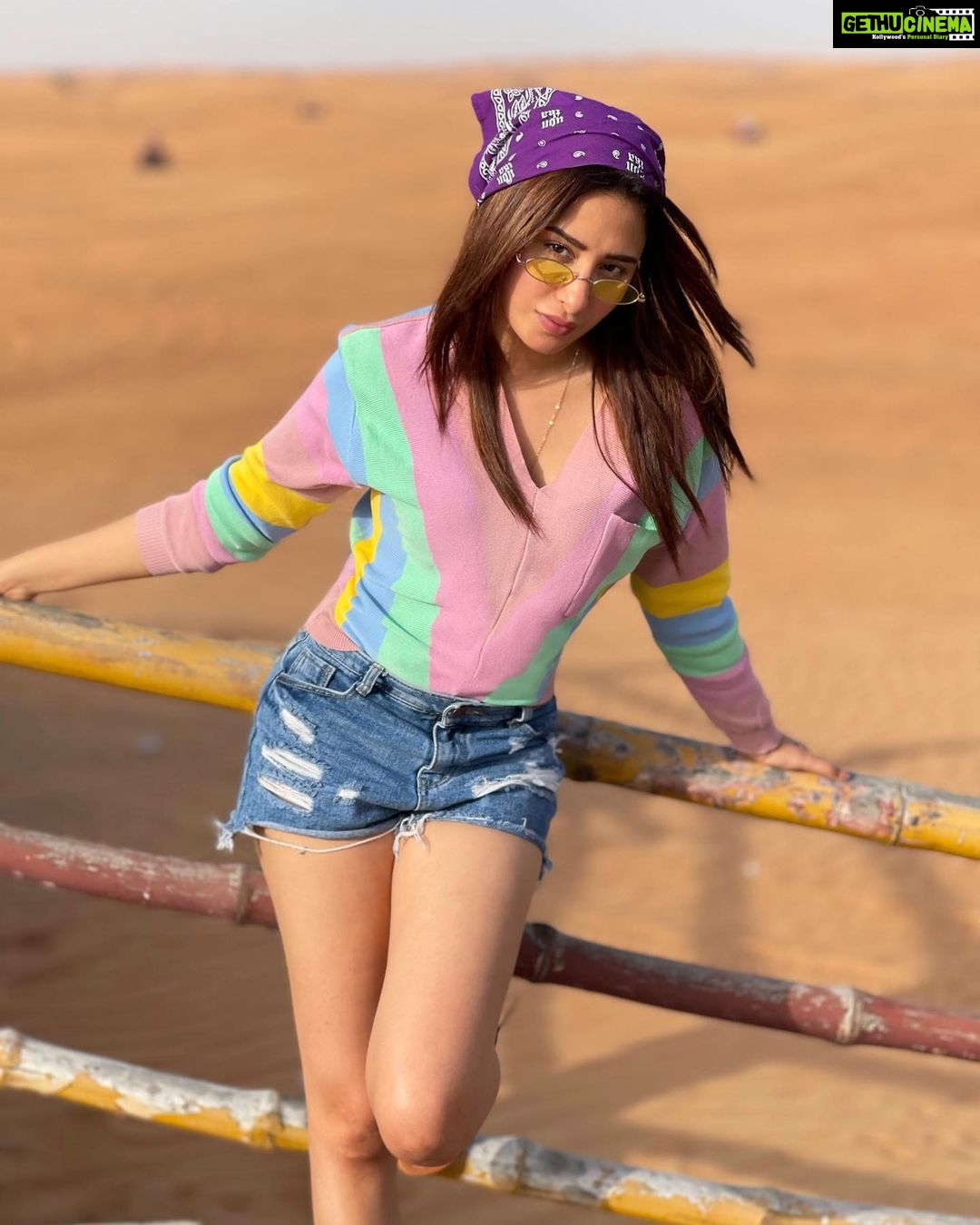 Mahira Sharma Instagram - Let’s do what we luv n do a lot of it 🌈 Dubai